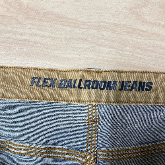 Duluth Trading Jeans Men's 40x30 Blue Med Wash Flex Ballroom Jeans - Picture 3 of 7